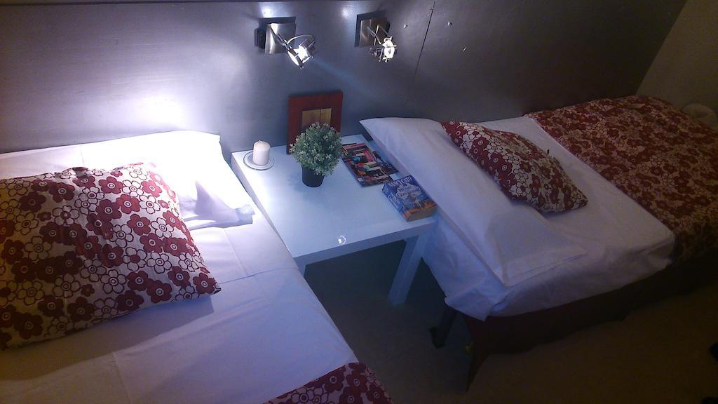 Los Amigos Hostel Мадрид Номер фото