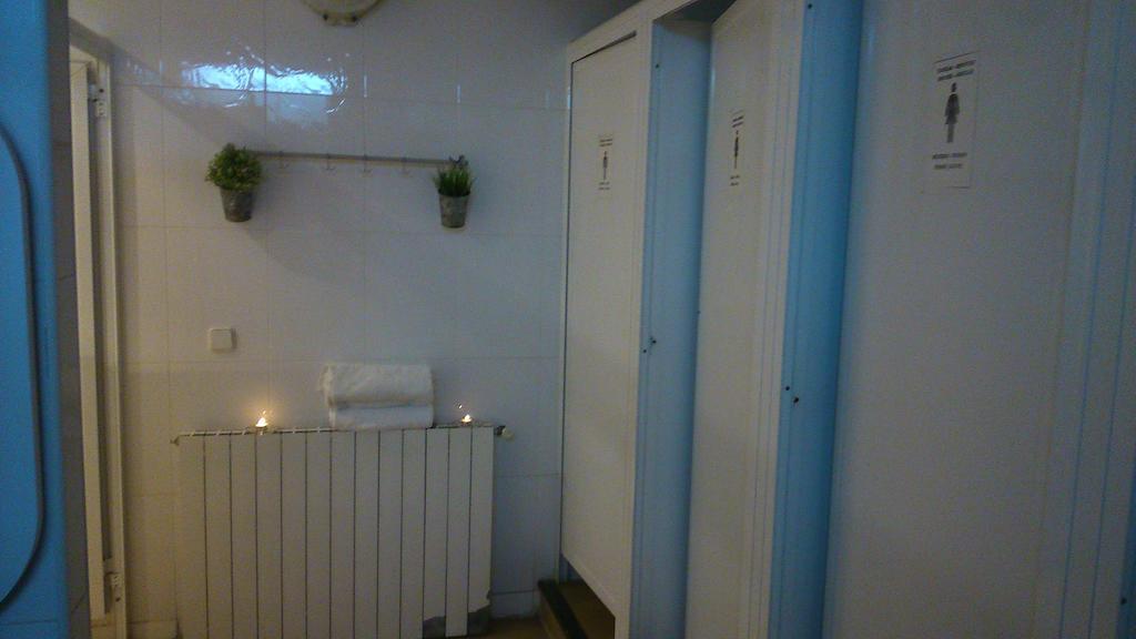 Los Amigos Hostel Мадрид Номер фото